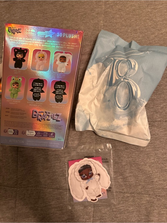 Bratz Other - Bratzies Sasha Keychain Doll Blind Box